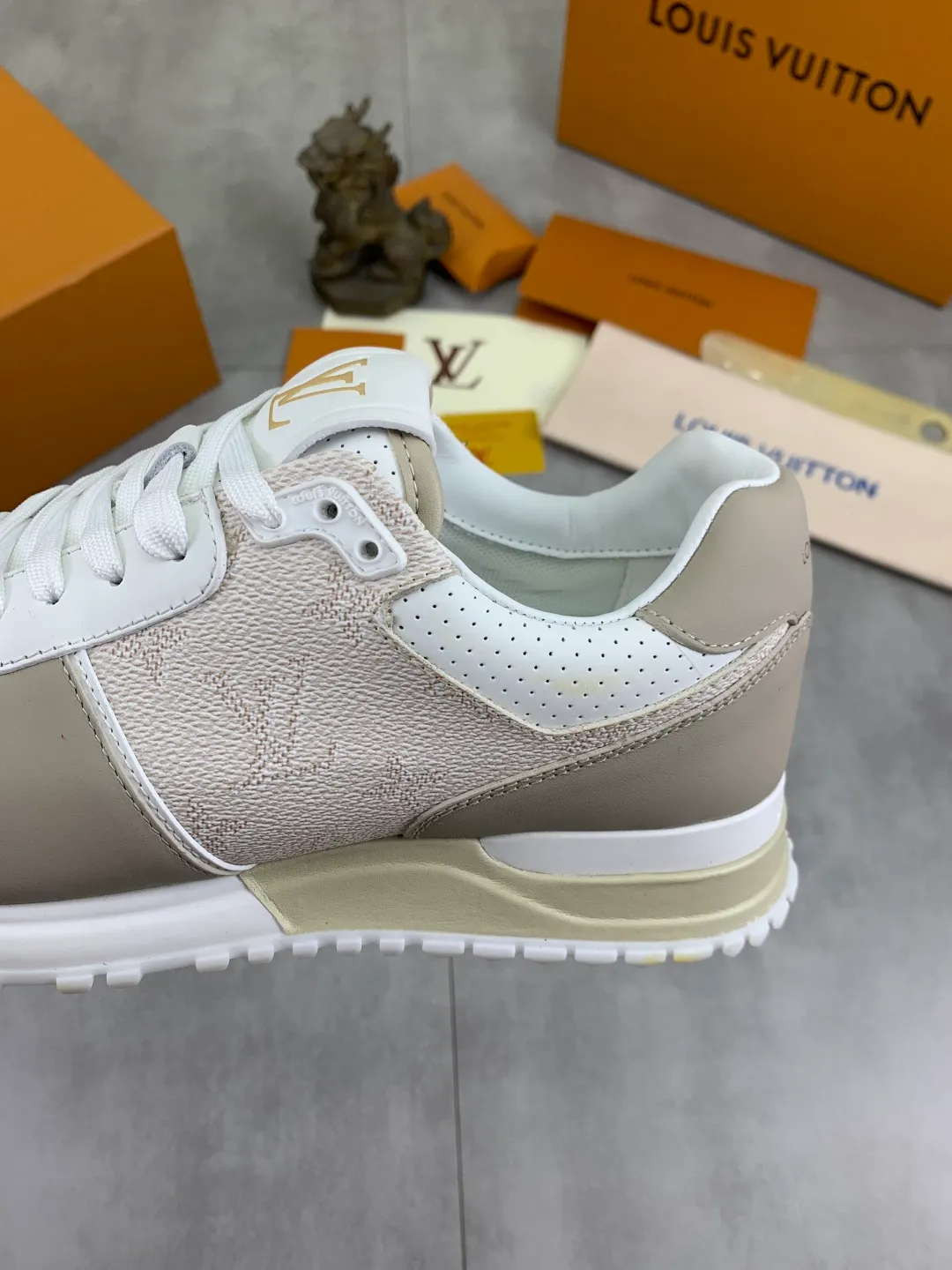 Men's men's shoes 💰P680 new style 💶[LOUIS VUITTON] (original order) new style 🍀LV Louis Vuitton * - top version of LV classic trendy shoes! Made of imported original cowhide and water-dyed cowhide lining. The latest original wear-resistant rubber combination outsole! High quality products! Multiple colors available, code number: 38-44 (45 46 customized)